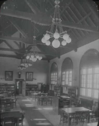 성 조지 도서관 센터 로비.png