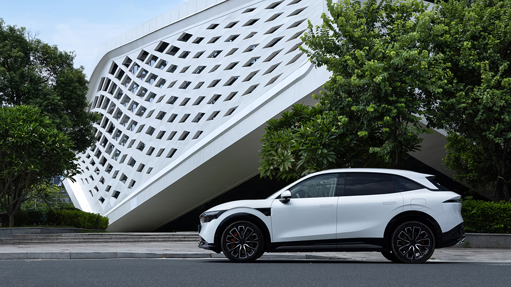 1728548029-zeekr-7x-real-road-running-pics6 복사.png