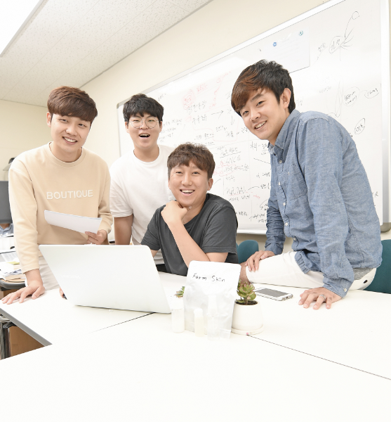 창업자 네 명 이미지_2(수정).png