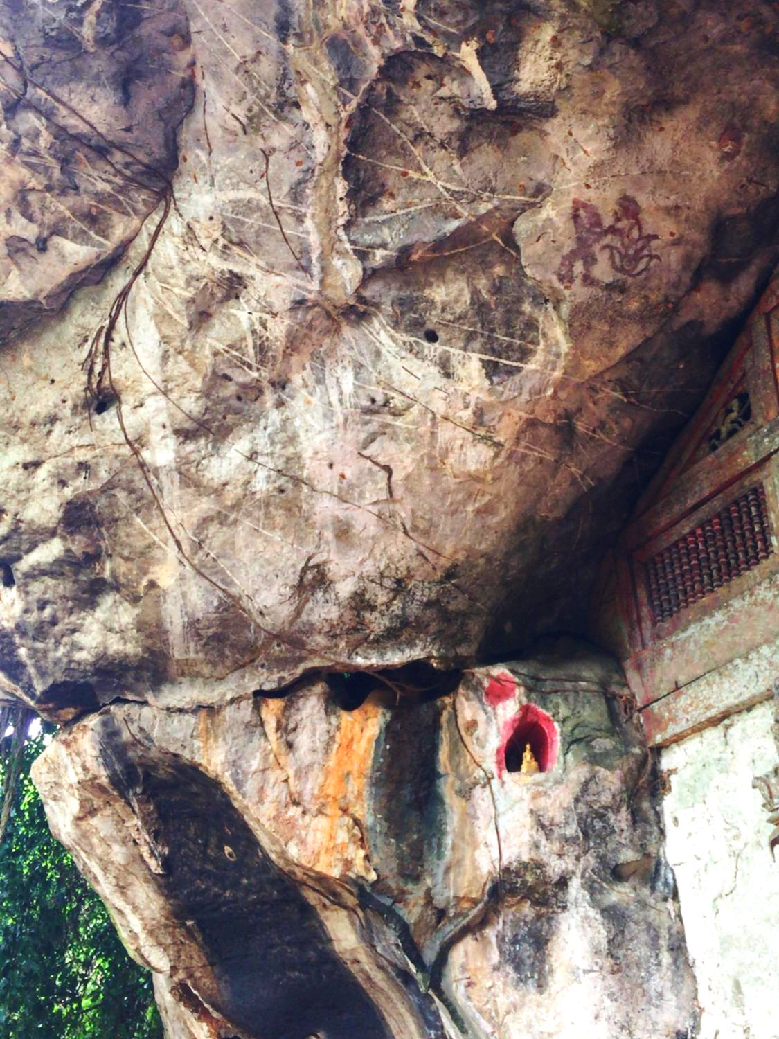 20150722_luang prabang_mekong_budda cave_budda_15.png