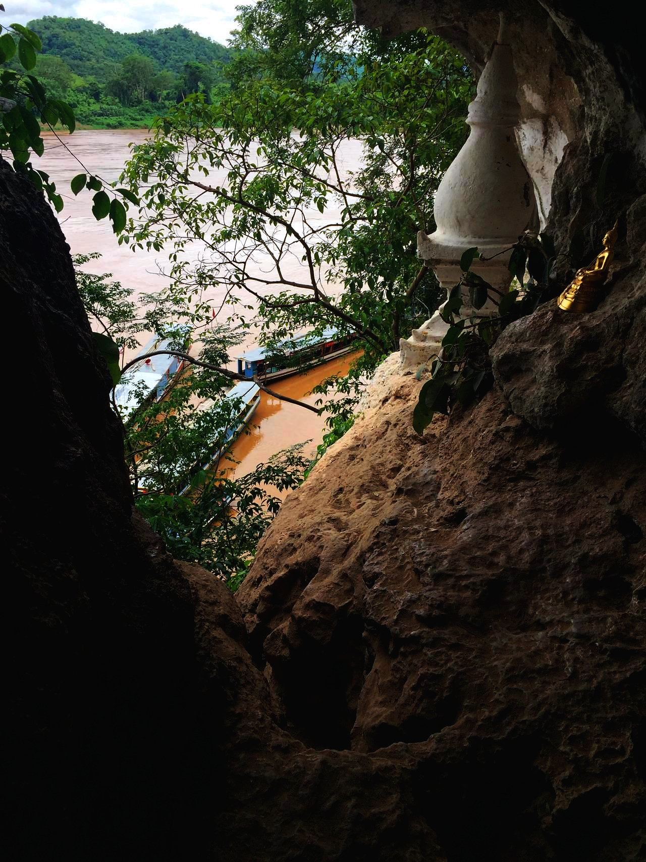 20150722_luang prabang_mekong_budda cave_22.png
