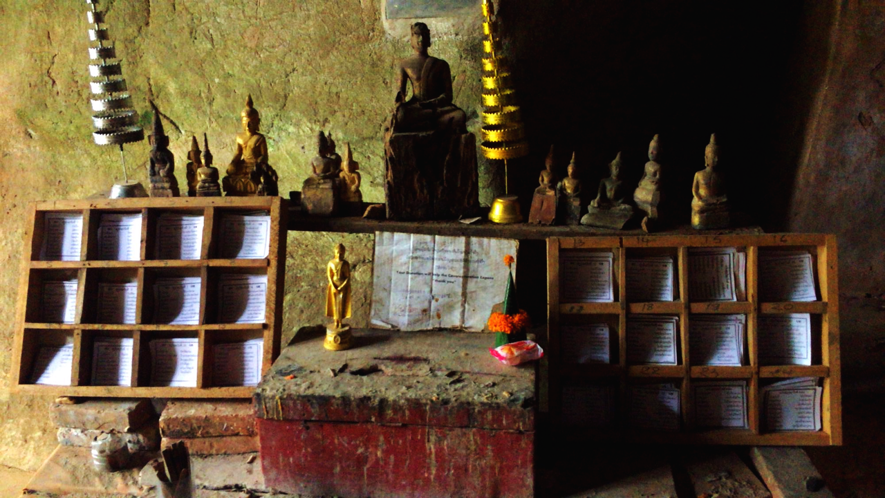 20150722_luang prabang_mekong_budda cave_budda_03.png