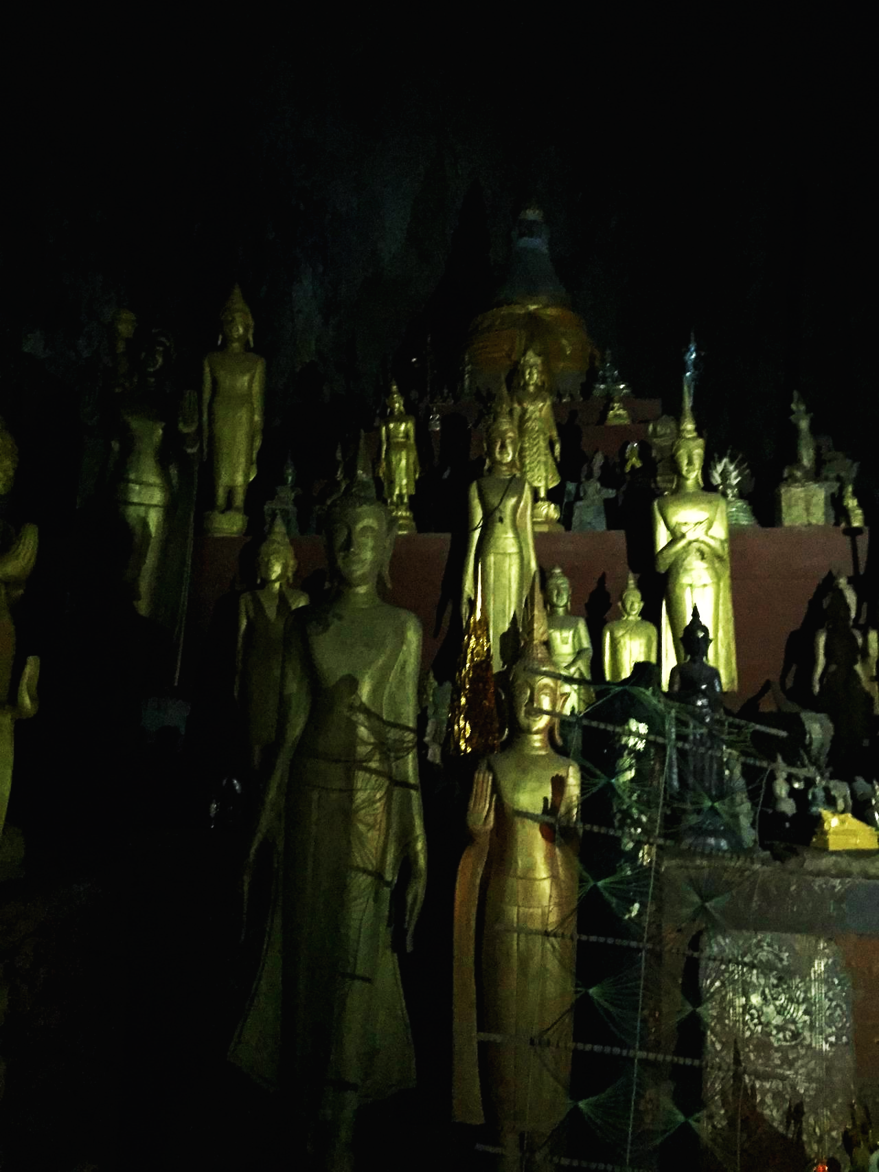 20150722_luang prabang_mekong_budda cave_budda_09.png