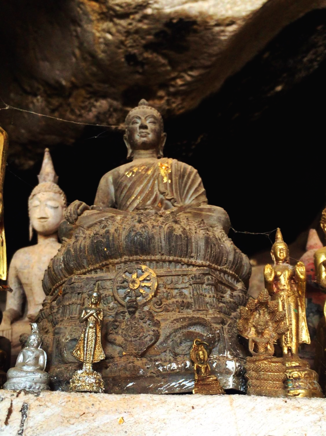 20150722_luang prabang_mekong_budda cave_budda_28.png