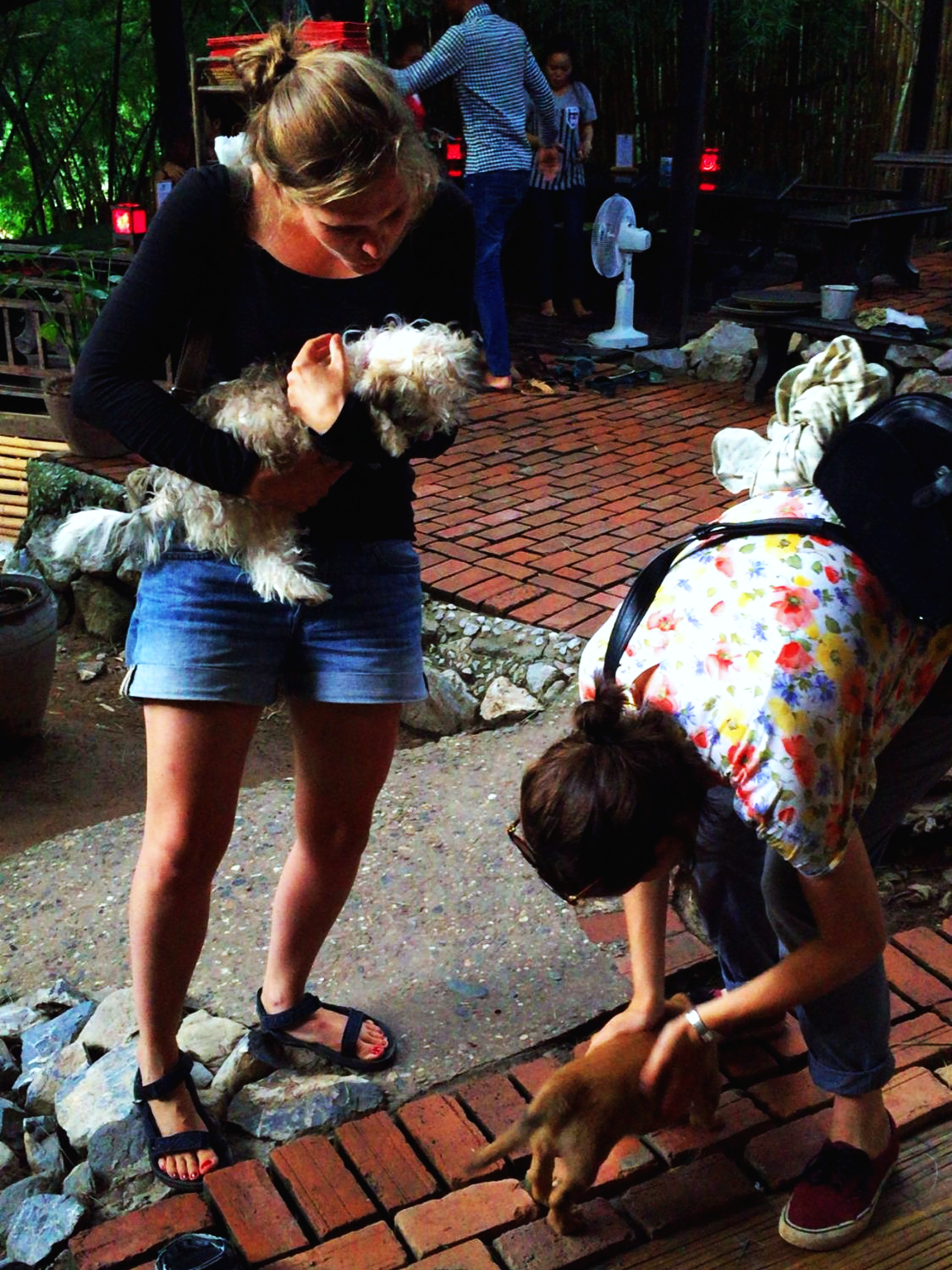 20150721_luang prabang_girls_05.png