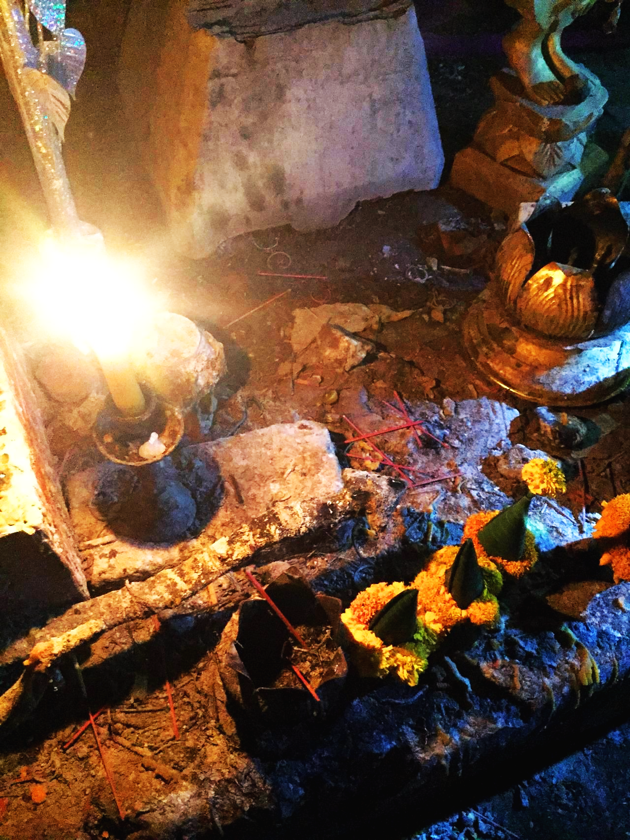 20150722_luang prabang_mekong_budda cave_budda_08.png