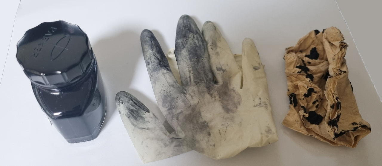 잉크병 글러브 티슈.png