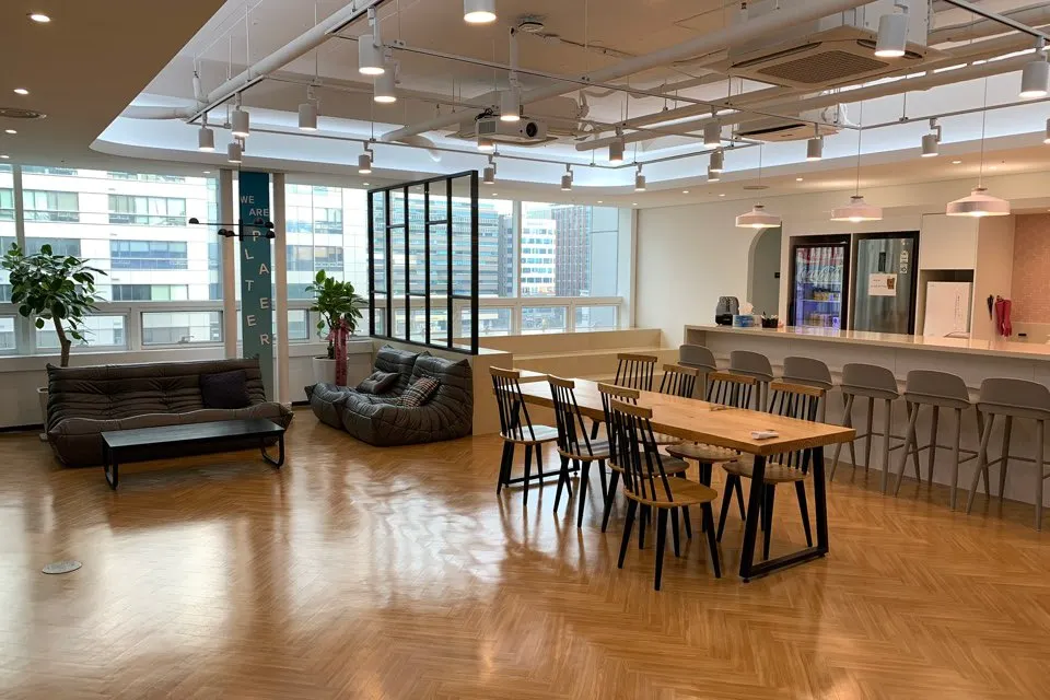 플래티어 라운지.png