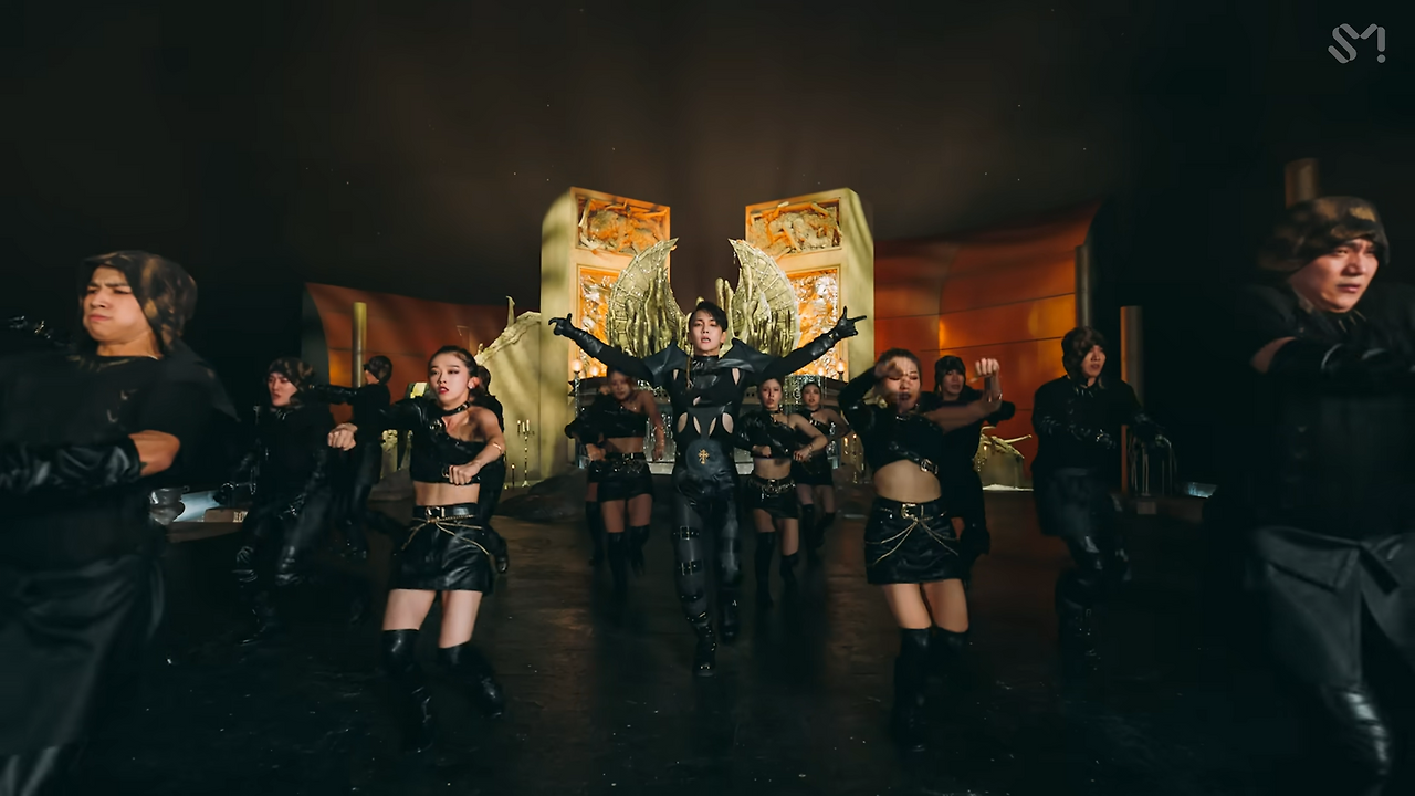 KEY 키 '가솔린 (Gasoline)' MV 0-19 screenshot.png