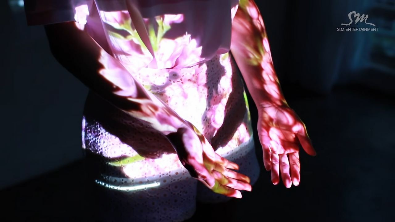 f(x) 에프엑스 _Pink Tape_ The 2nd Album Art Film 0-10 screenshot.png