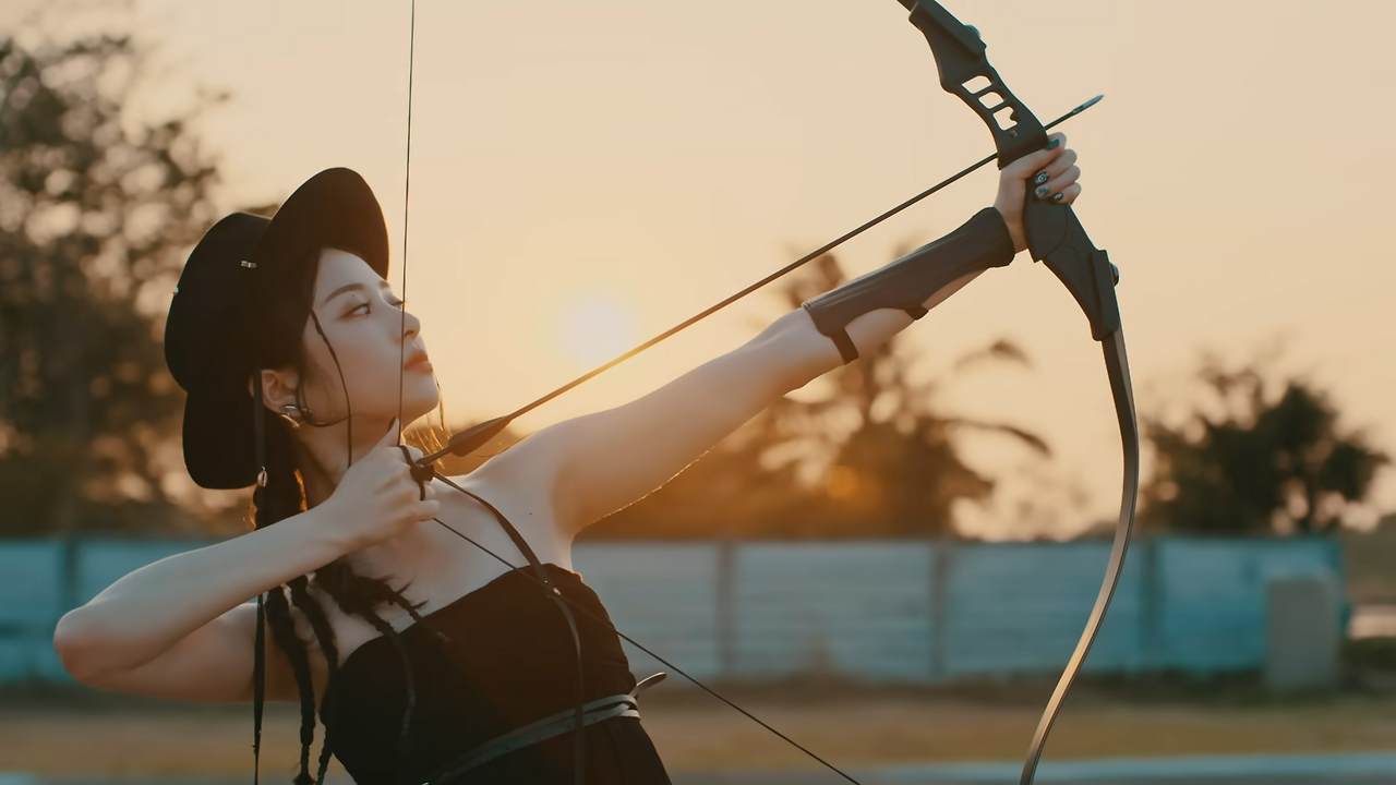 LE SSERAFIM (르세라핌) 'UNFORGIVEN (feat. Nile Rodgers)' OFFICIAL M_V 1-18 screenshot (1).png