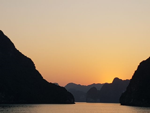 하롱베이 일몰.png