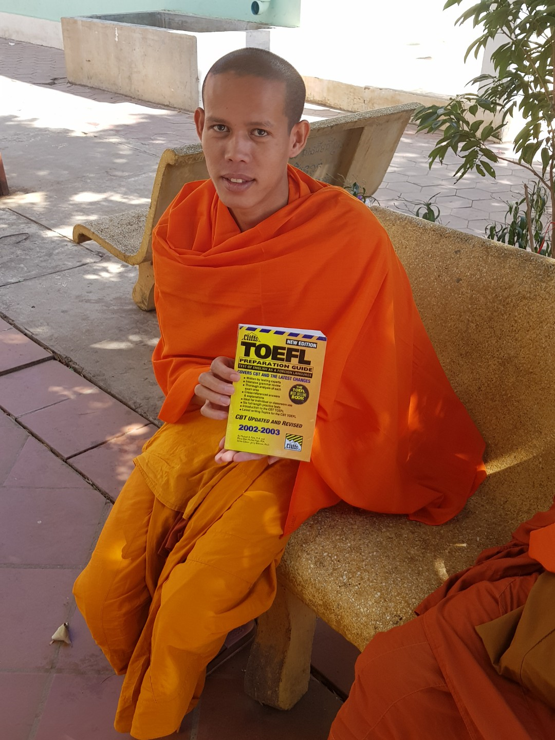 스님 씨엠립 사원.png