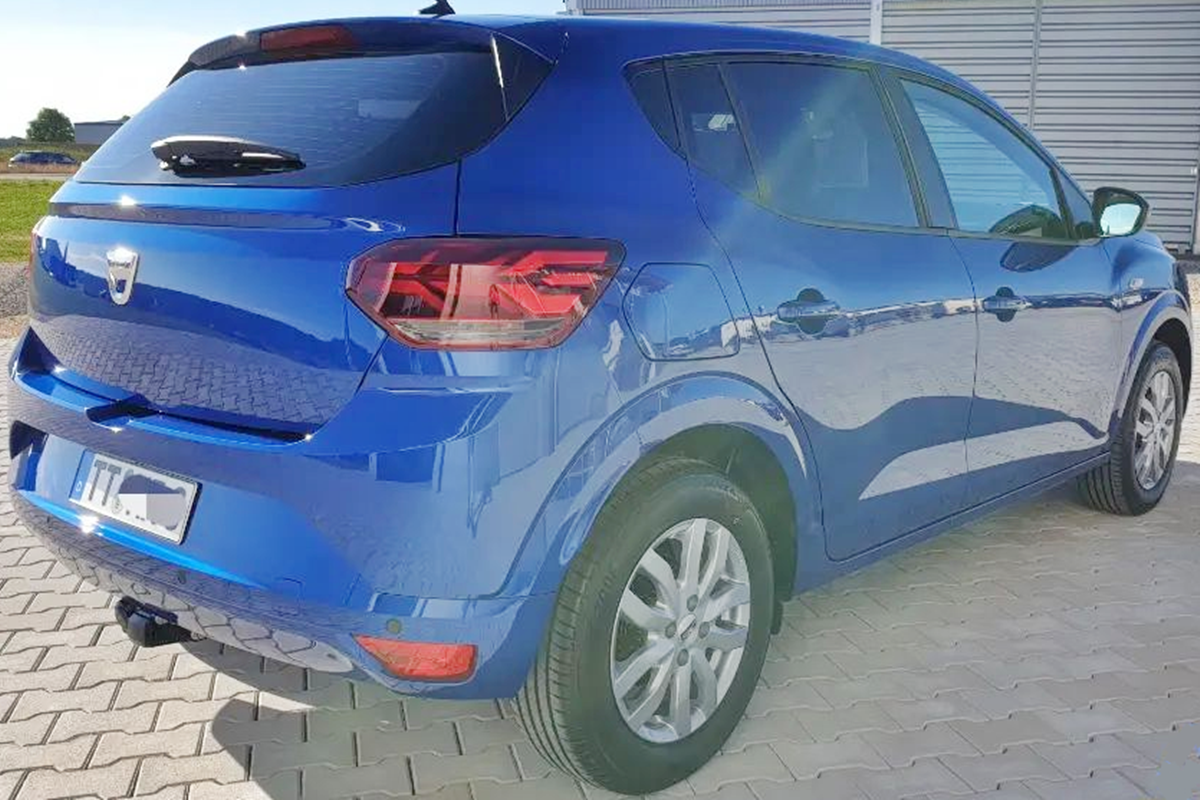 후우측면_다치아 산데로1.png