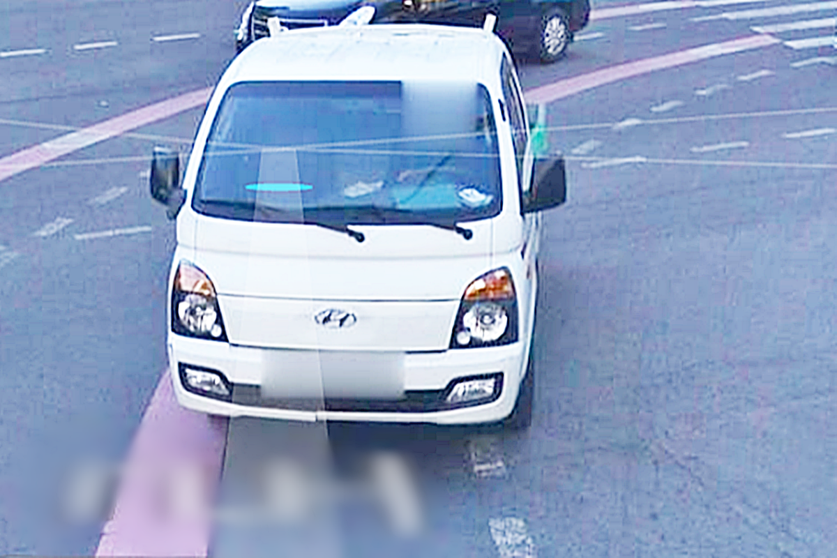 6_유도선 침범 차량.png