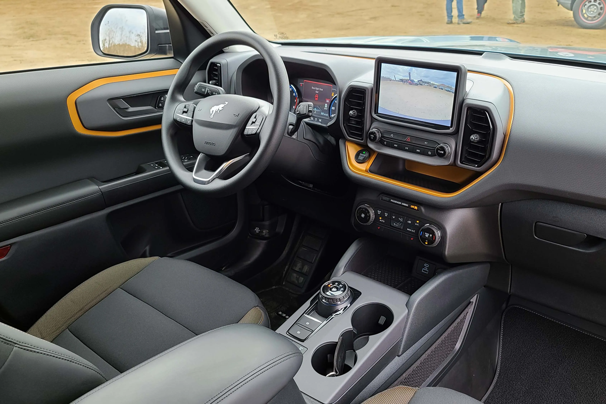 2_포드 브롱코 스포츠 인테리어_Motor 1.png