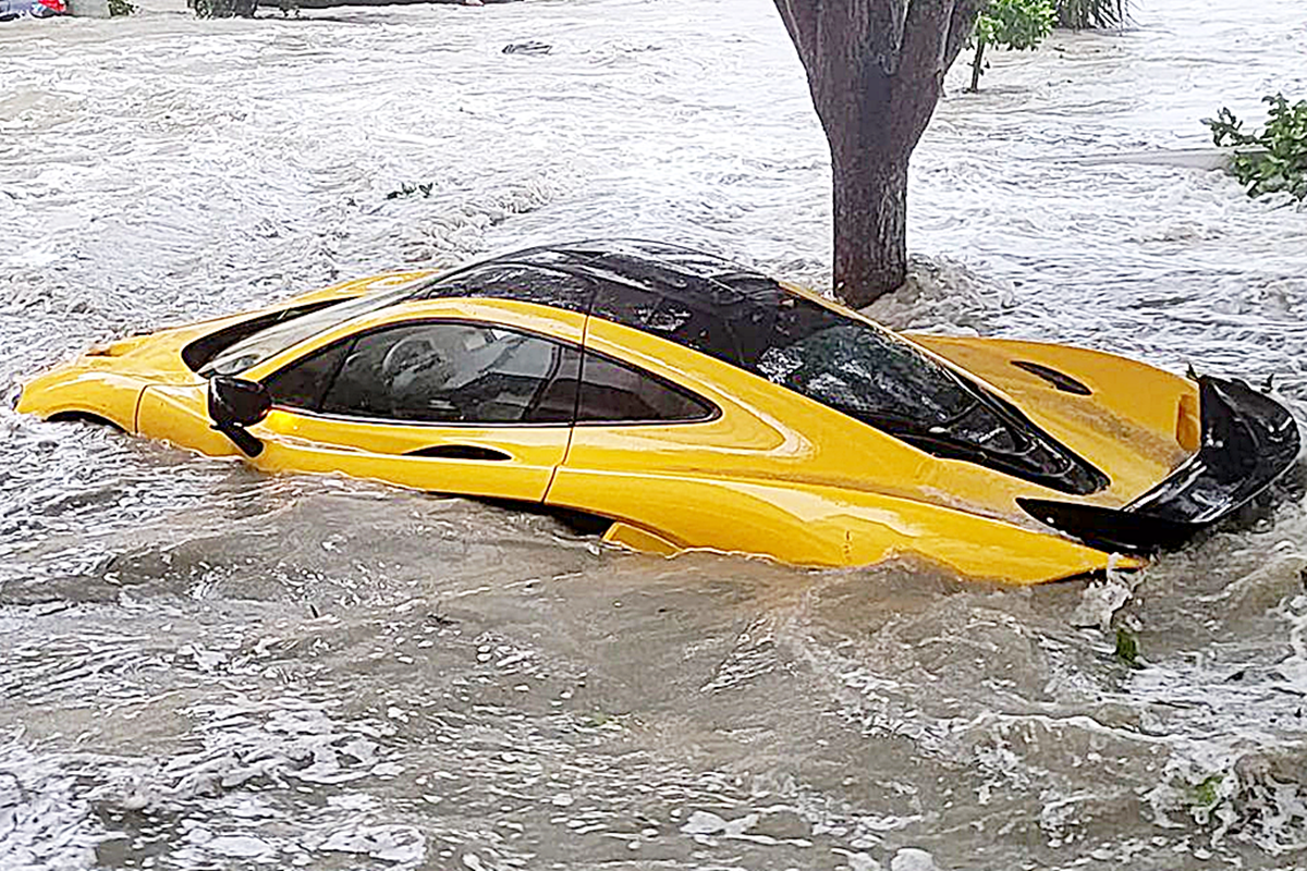 0_맥라렌 P1 침수.png