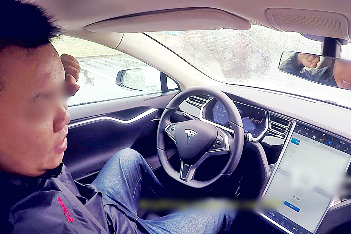 0_테슬라 해킹.png