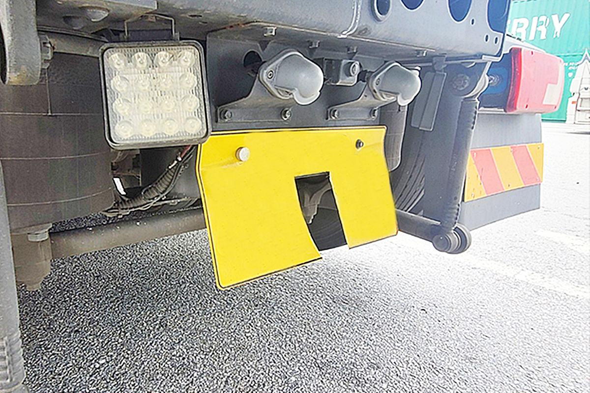 0_번호판 잘린 화물차_국토교통부.png