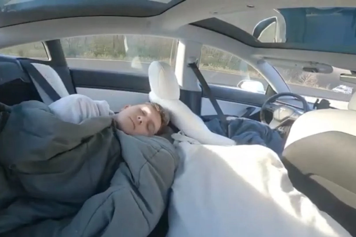 3_테슬라 졸음운전_틱톡.png