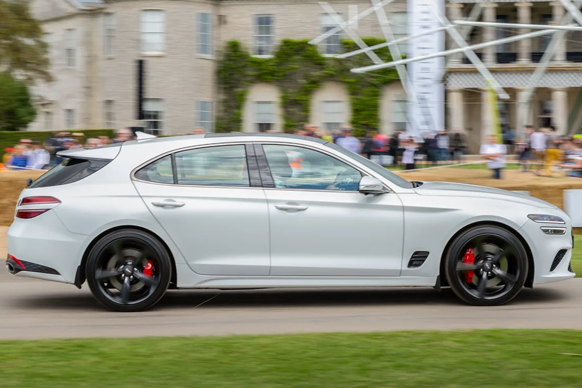 webpG70ShootingBrake_Goodwood_02.png