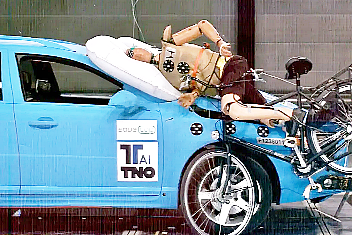 0_포드 보행자 에어백.png