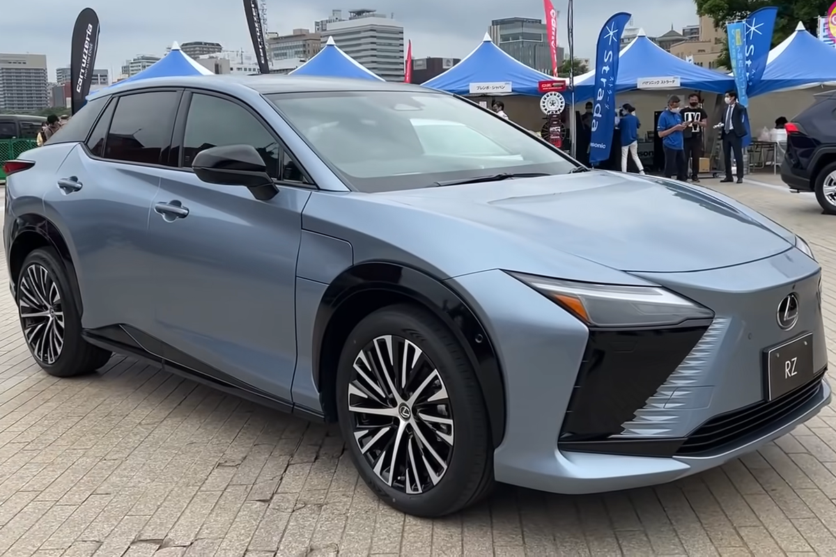4_렉서스 RZ 450e.png