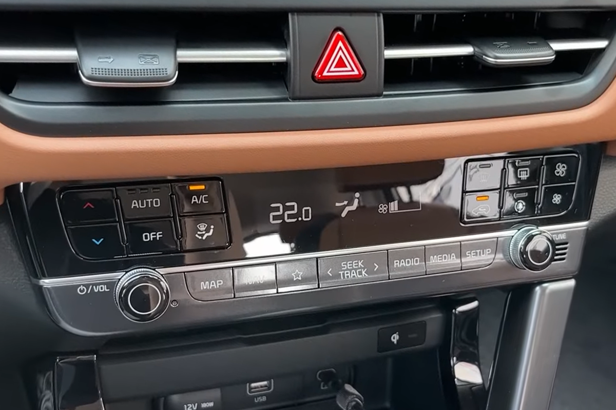 10.25인치 내비게이션.png