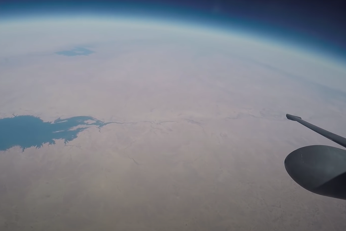 고고도 비행 중인 U-2의 시점.png