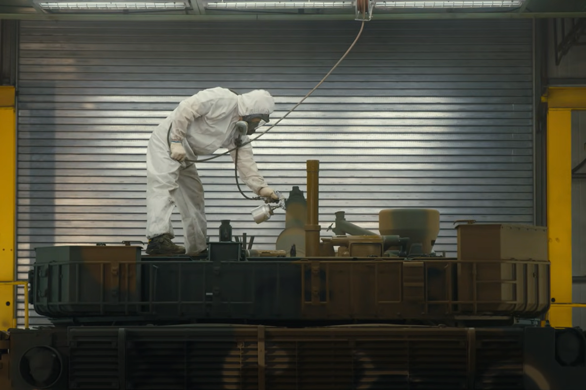 전차 도색 작업.png