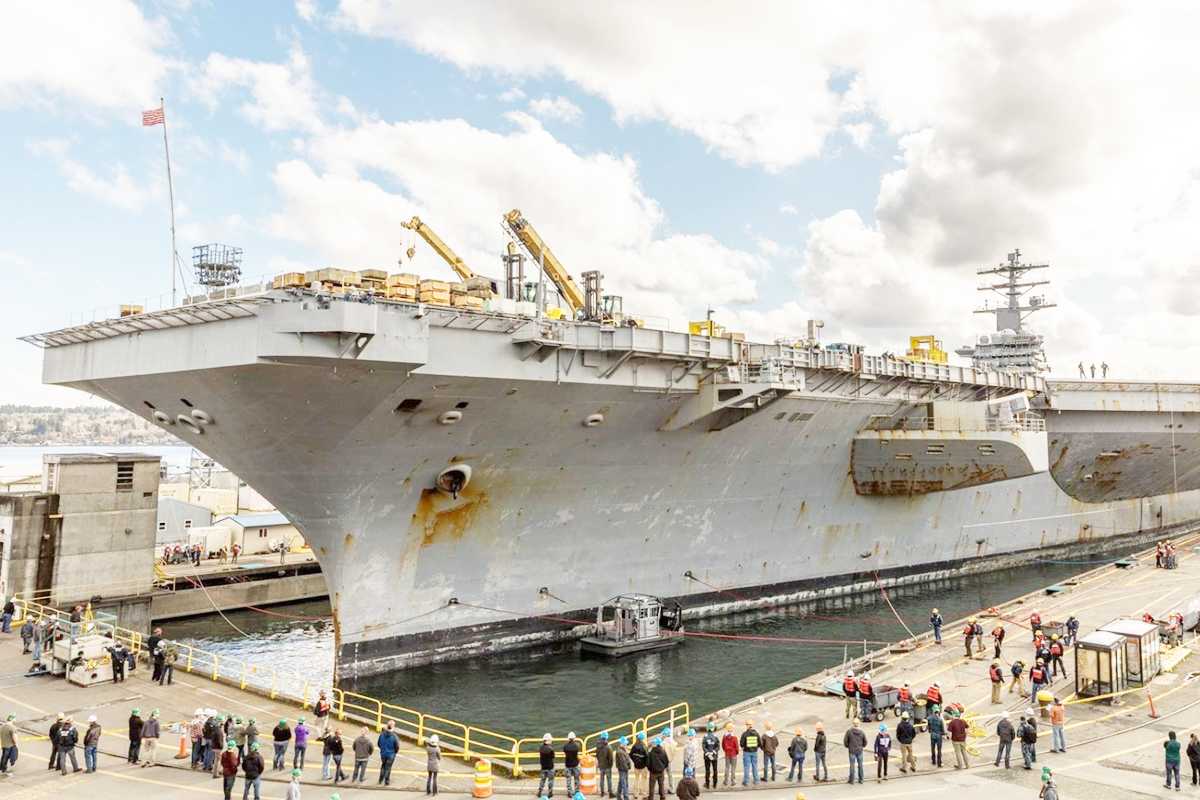 정박 중인 니미츠함.png