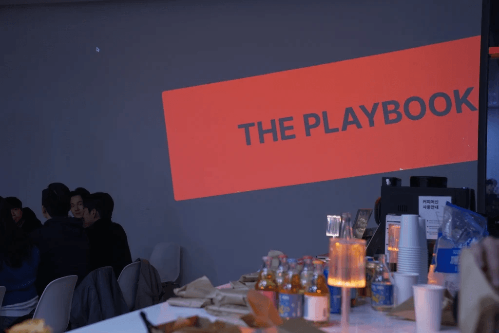 THE-PLAYBOOK-그로스-플레이북-커뮤니티-1024x684.png