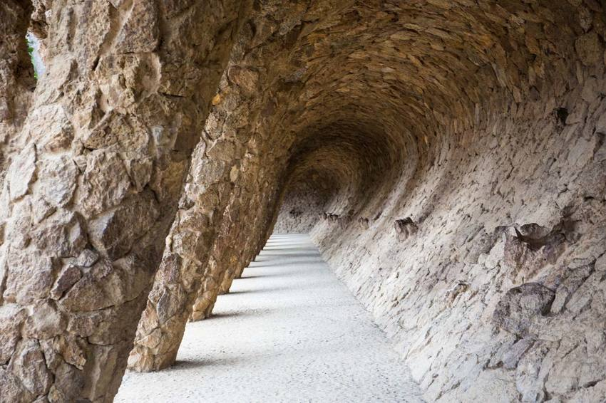Retaining-walls-of-the-Gueell-Park-at-Barcelona.png