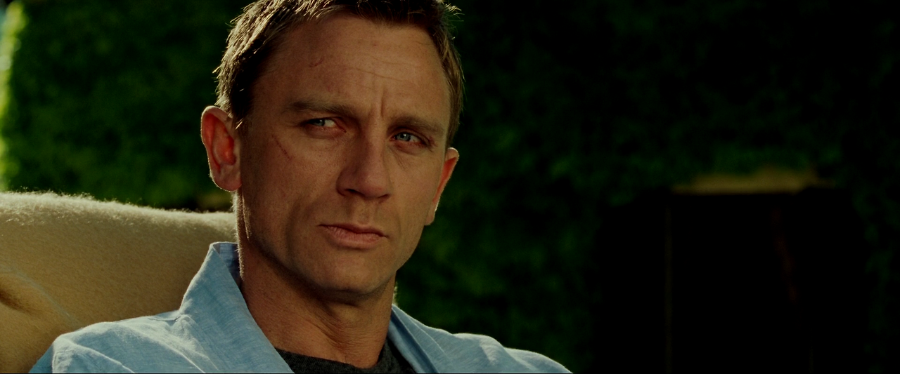 2006 - Casino.Royale..1080p.BluRay.DTS.HighCode.mkv_007140425.png