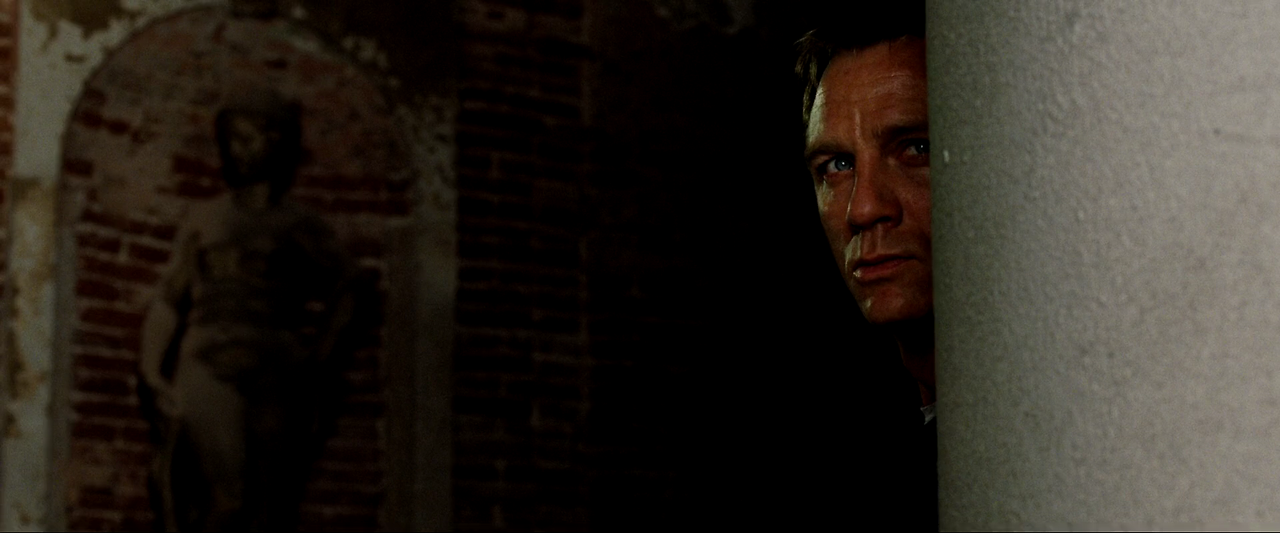 2006 - Casino.Royale..1080p.BluRay.DTS.HighCode.mkv_007731933.png