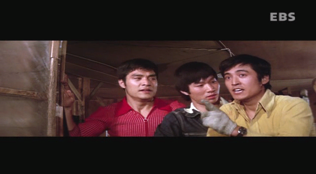 맹물로_가는_자동차.1974.XviD.avi_000607067.png