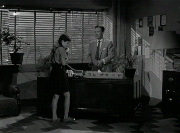 1959년.구름은 흘러도,김영옥,최남현,엄앵란.avi_012828136.png