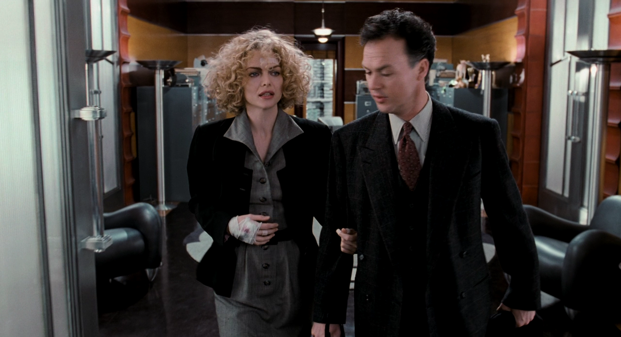 Batman.Returns.1992.REMASTERED.720p.BluRay.X264-AMIABLE.mkv_002872411.png