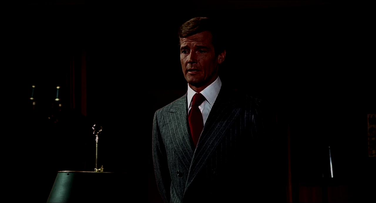 1974 - The.Man.with.the.Golden.Gun.1080p.BluRay.DTS.HighCode.mkv_000675049.png