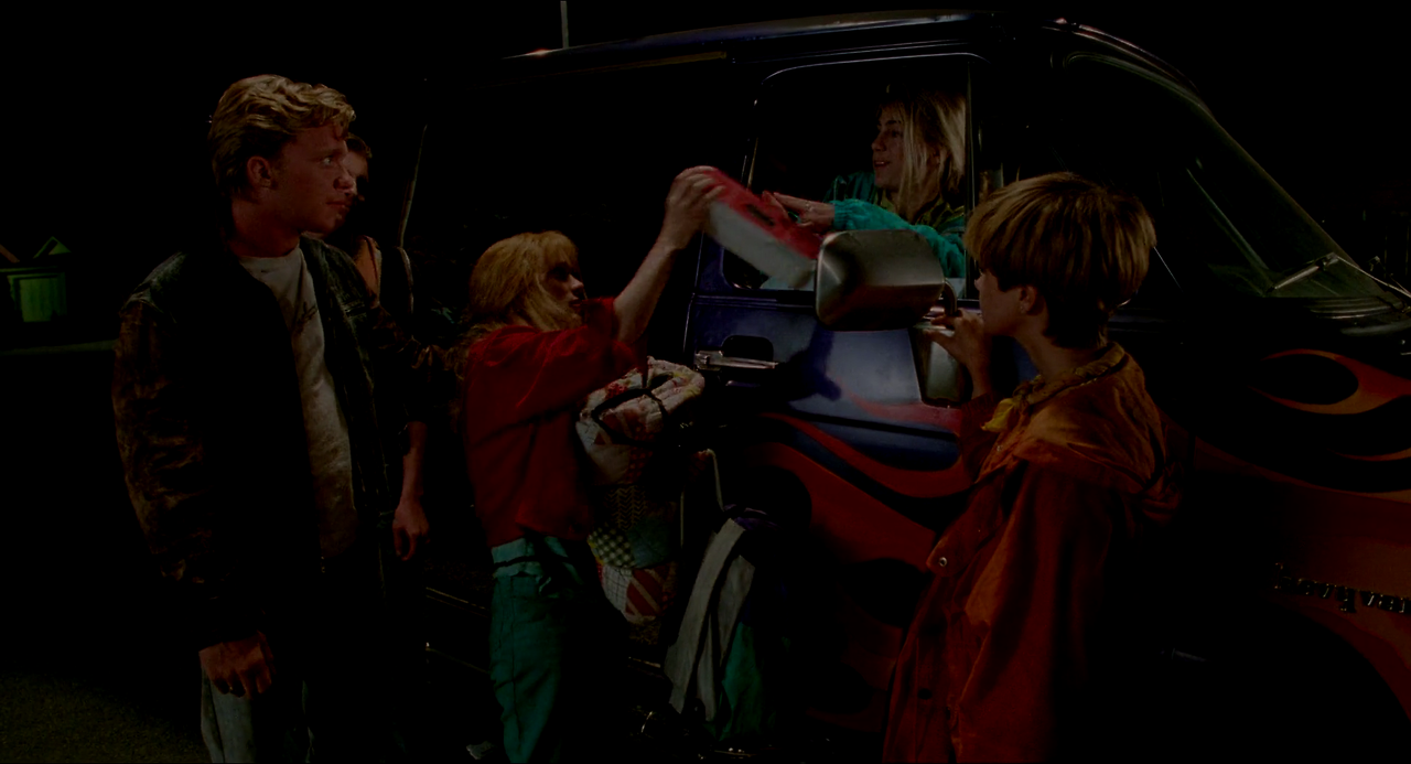 가위손 Edward.Scissorhands.1990.REMASTERED.1080p.BluRay.H264.AAC-RARBG.mp4_002420837.png