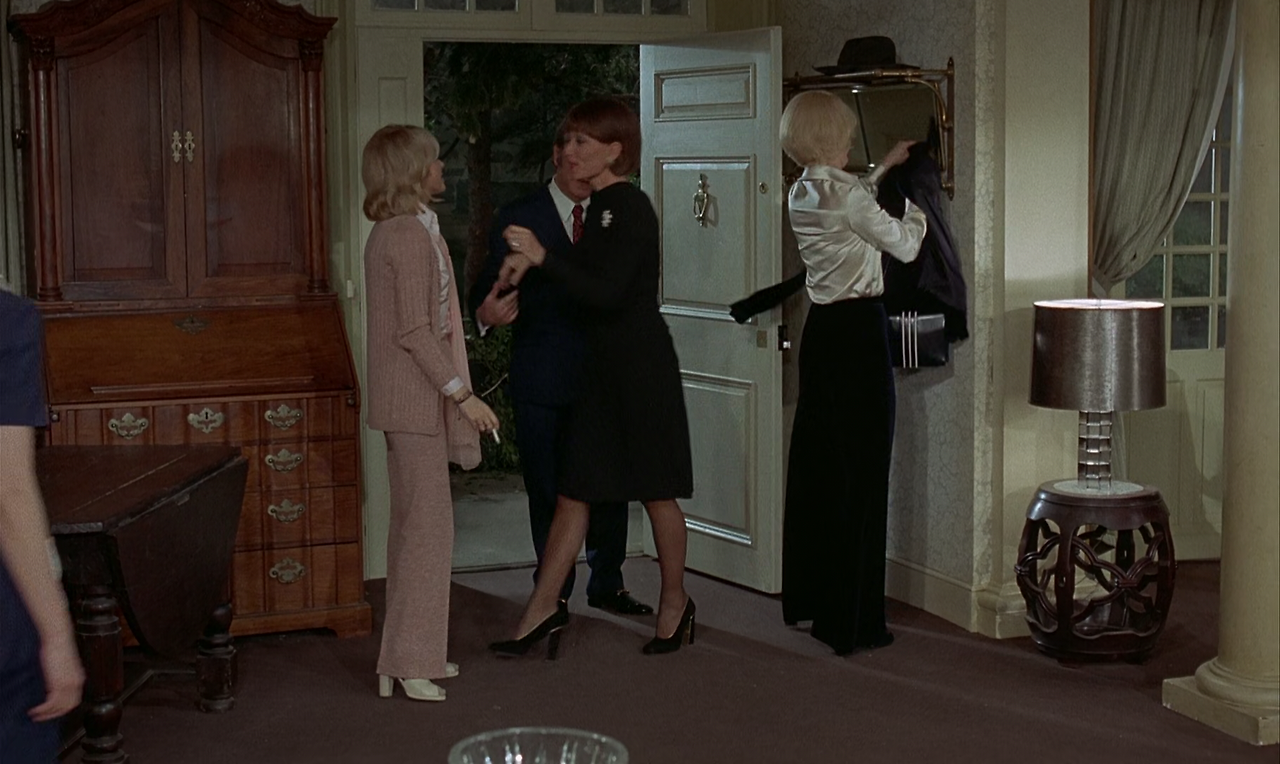 The Discreet Charm of the Bourgeoisie 1972 (1080p Bluray x265 HEVC 10bit AAC 2.0 French Tigole).mkv_005517625.png