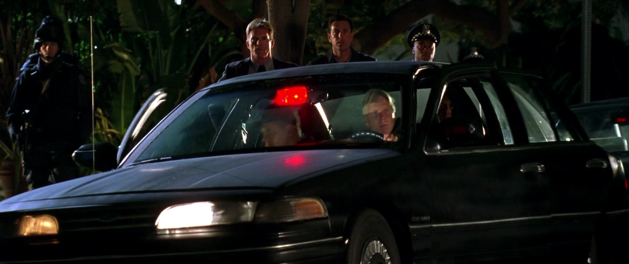 네고시에이터 The.Negotiator.1998.720p.BRRip.x264-x0r.mkv_020929111.png