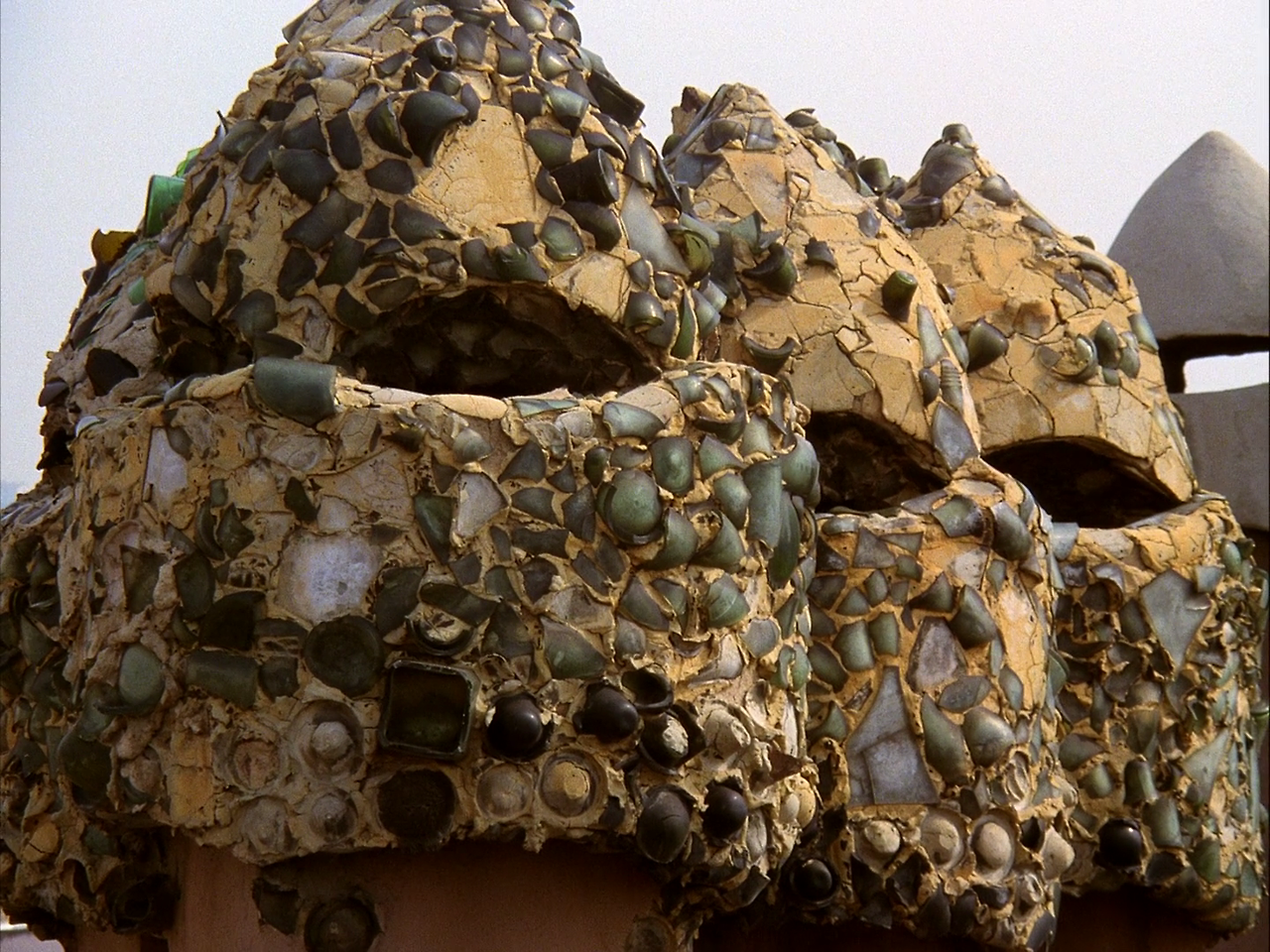 Antonio.Gaudi.1984.JAPANESE.1080p.BluRay.x264.DTS-FGT.mkv_001158824.png