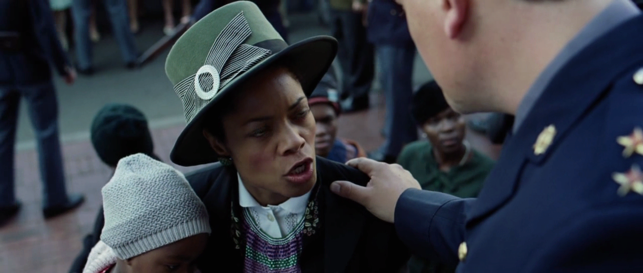 만델라 - 자유를 향한 머나먼 여정 Mandela.Long.Walk.To.Freedom.2013.720P.BRRiP.XVID.AC3-MAJESTIC.avi_004434079.png