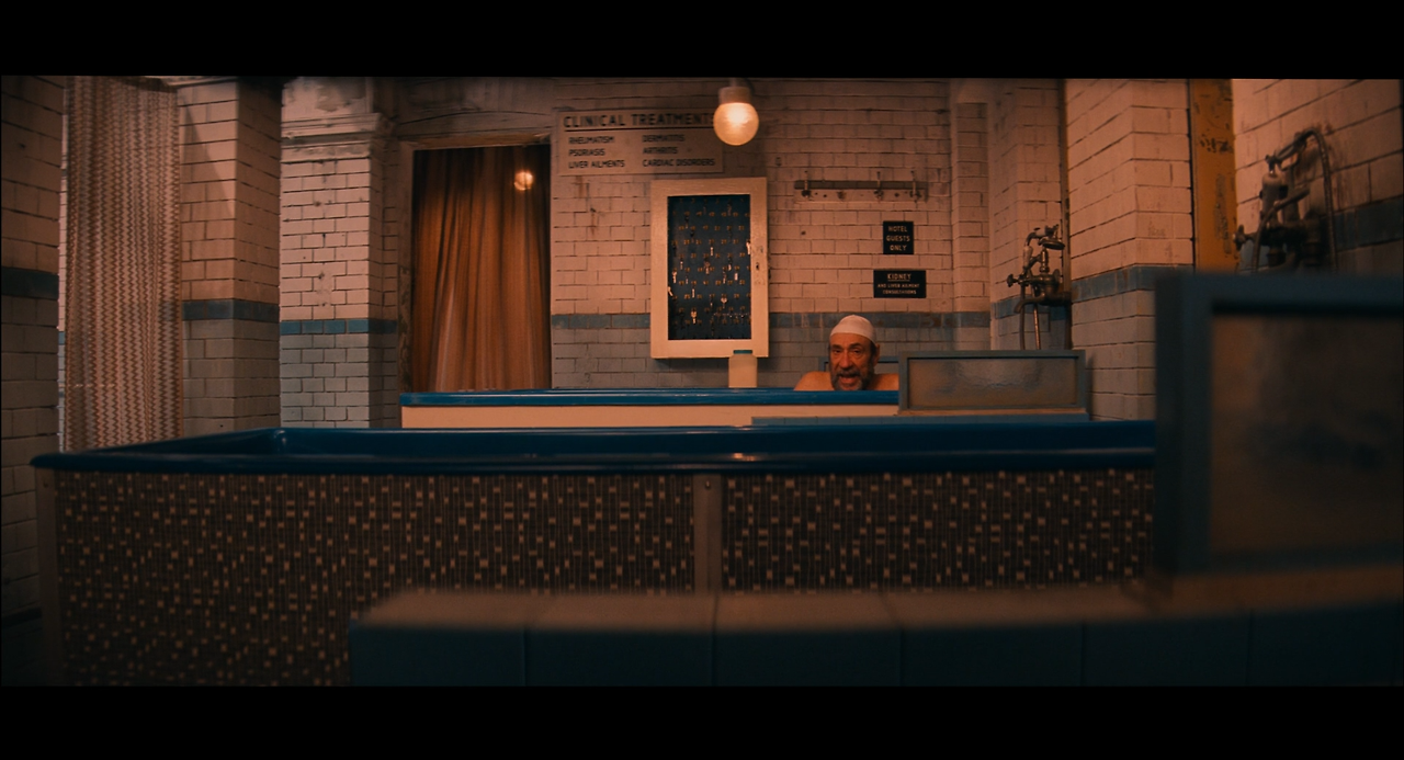 The.Grand.Budapest.Hotel.2014.1080p.BluRay.x264.DTS-HD.MA.5.1-RARBG.mkv_000427093.png