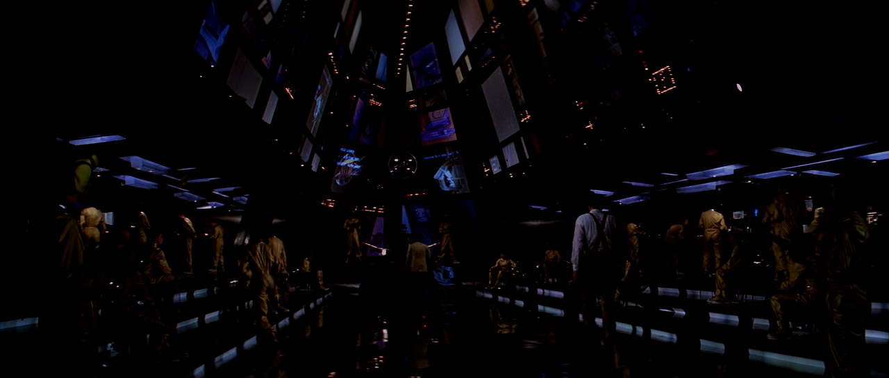 1979 - Moonraker.1080p.BluRay.DTS.HighCode.mkv_005089793.png