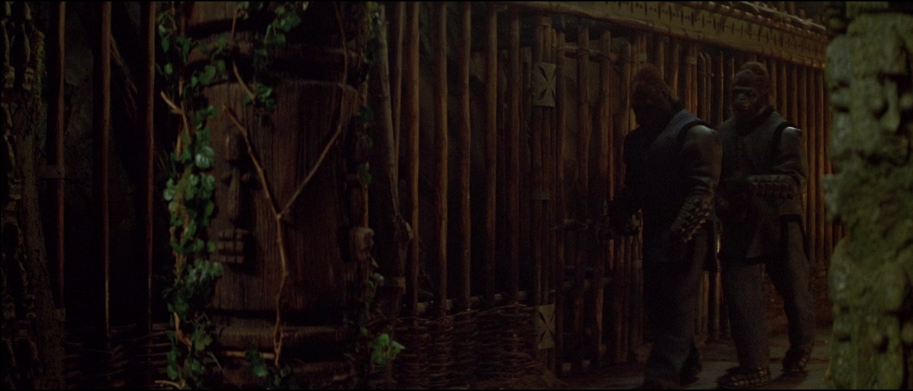 2001 Planet.Of.The.Apes.2001.1080p.BluRay.x264-SPARKS.mkv_002295046.png