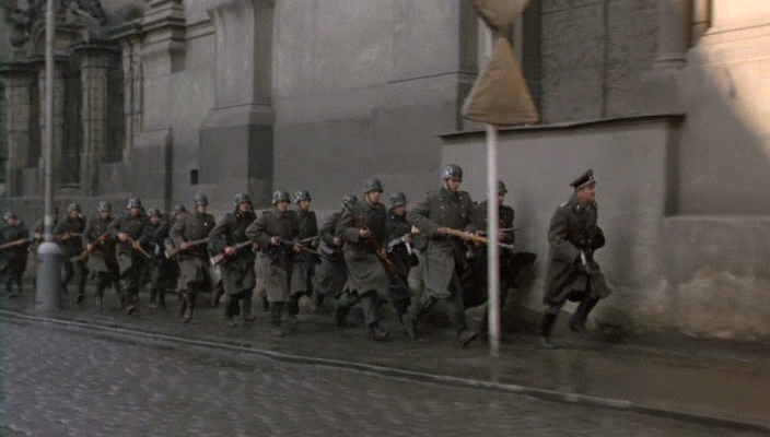 새벽의 7인 Operation.Daybreak.1975.X264.AC3-MASAO.mkv_014045213.png