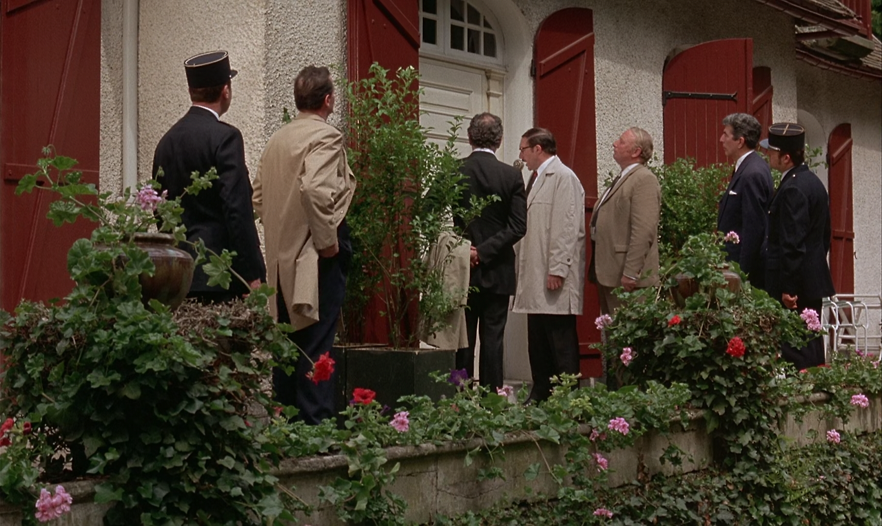 The Discreet Charm of the Bourgeoisie 1972 (1080p Bluray x265 HEVC 10bit AAC 2.0 French Tigole).mkv_004900542.png