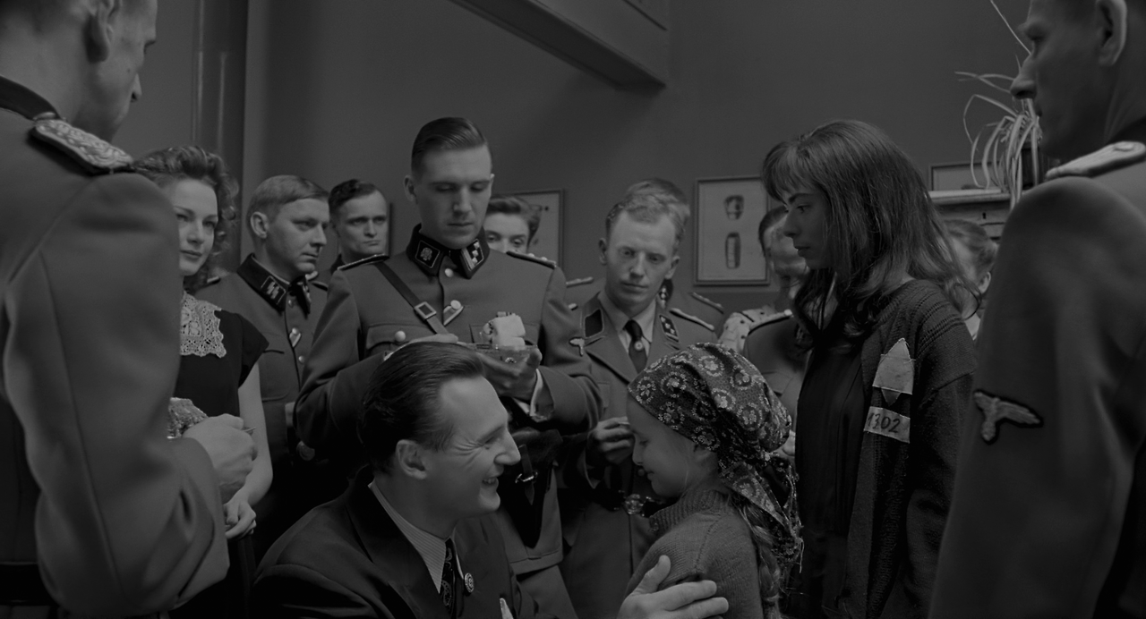 Schindlers.List.1993.2160p.UHD.BluRay.x265.10bit.HDR.TrueHD.7.1.Atmos-RARBG.mkv_006985770.png